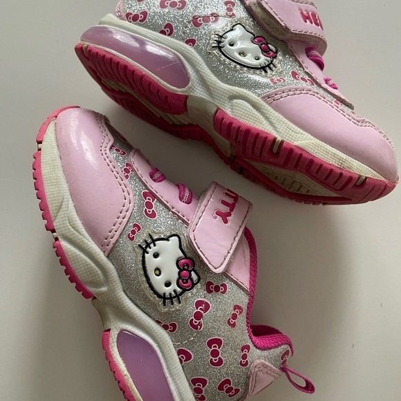 Hello Kitty Other - Sanrio Hello Kitty Toddlers Lighted Glitter Pink SilverSneakers Shoes Size 6